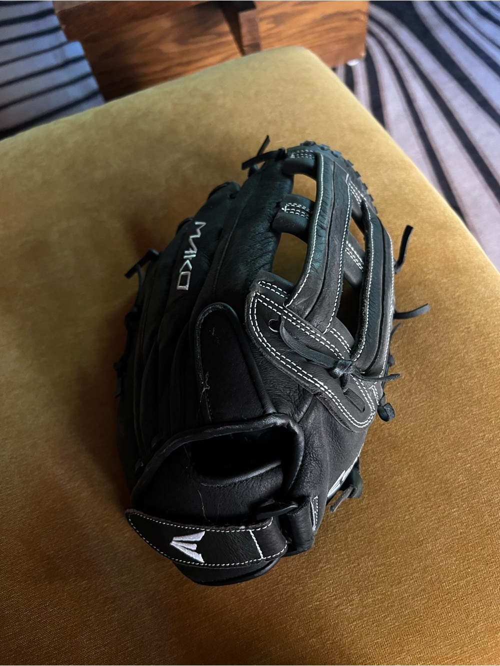 ⚾️ Easton Mako 14” Left Hand Baseball Glove